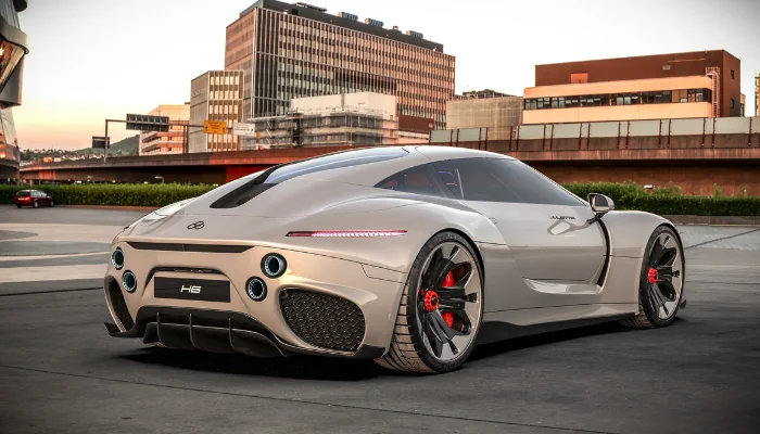 carro prata tecnológico parado representando comparativo seguro de carros de luxo x seguro de carro popular
