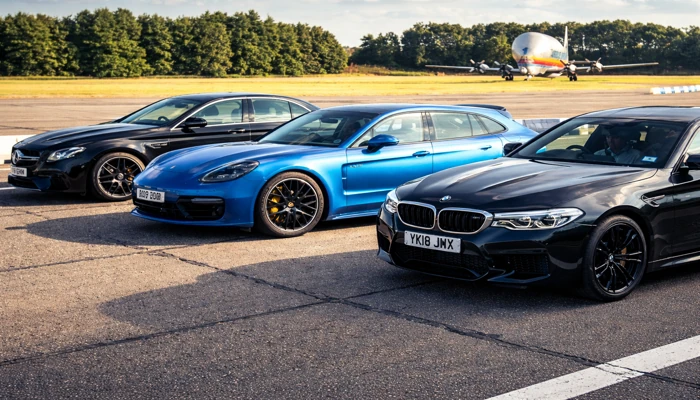 Modelos esportivos ilustrando seguro para carros de luxo e análise premium