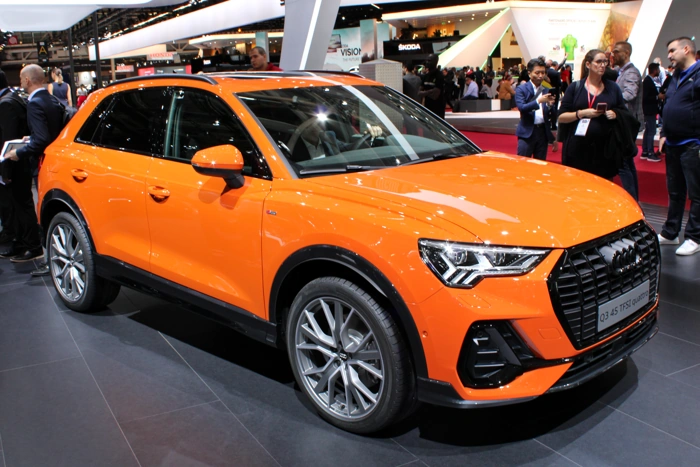 Audi Q3 na cor laranja. Falando sobre seguro audi q3.