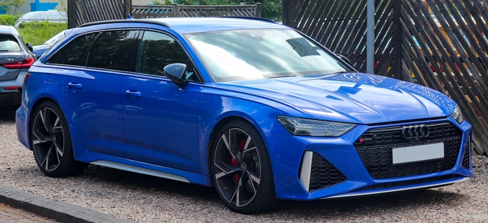 Audi RS6 na cor azul. Falando sobre o seguro audi rs6.