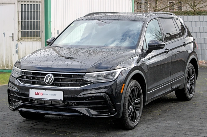 VW Tiguan Allspace na cor preta. Falando sobre o seguro tiguan allspace.