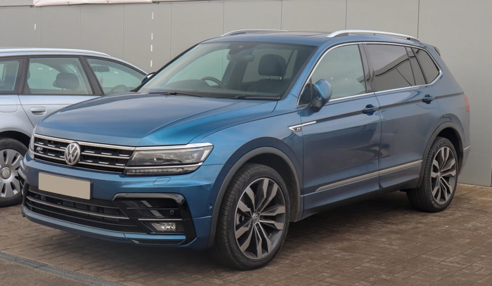VW Tiguan na cor azul. Falando sobre o seguro tiguan allspace.