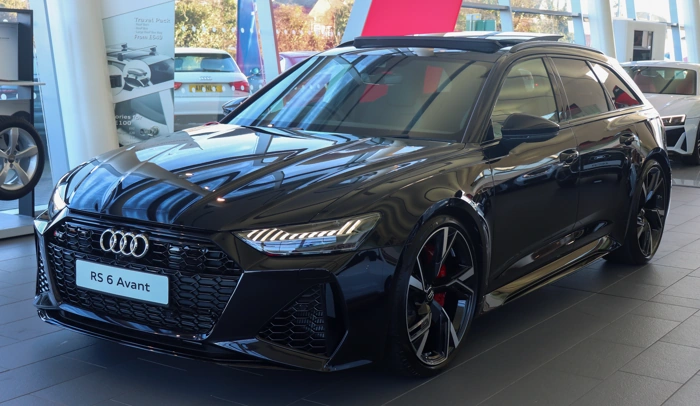 Audi RS6 na cor preta. Falando sobre o seguro audi rs6.