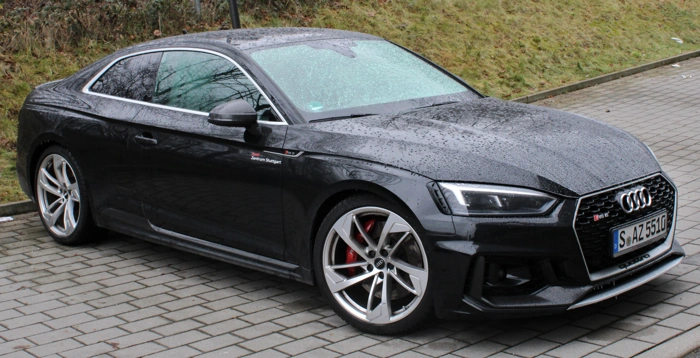 Audi RS5 na cor preta. Falando sobre o seguro audi rs5.