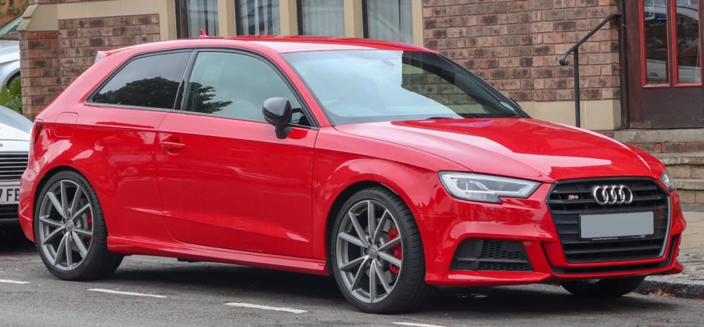 Audi S3 na cor vermelha. Falando sobre o seguro audi s3.