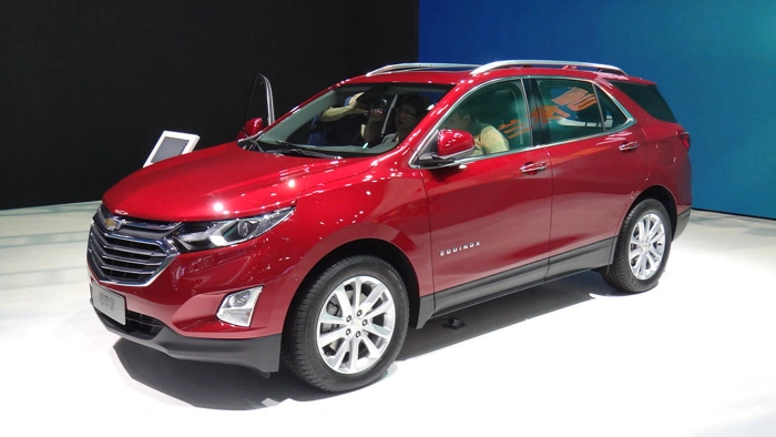 Chevrolet Equinox na cor vermelha. Falando sobre seguro equinox.