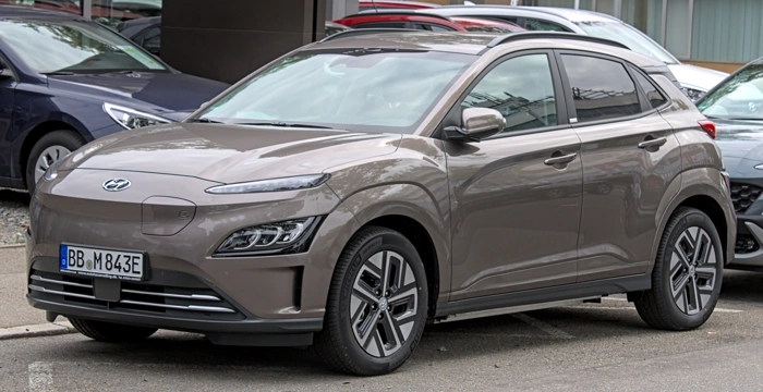 Hyundai Kona na cor bronze. Falando sobre o seguro hyundai kona.