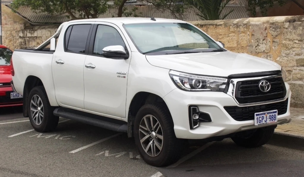 Toyota Hilux na cor branca. Falando sobre o seguro hilux.
