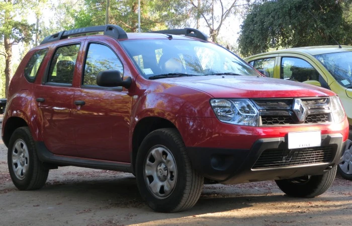 Renault Duster na cor vermelha. Falando sobre o seguro duster.
