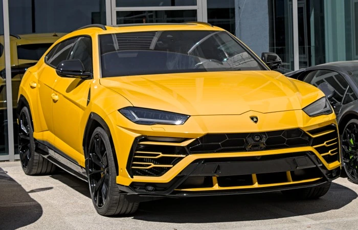 Lamborghini Urus na cor amarela. falando sobre seguro lamborghini urus.