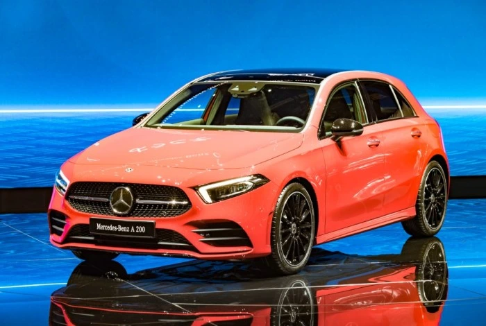 Mercedes Classe A na cor laranja. Falando sobre o valor do seguro da mercedes classe a.