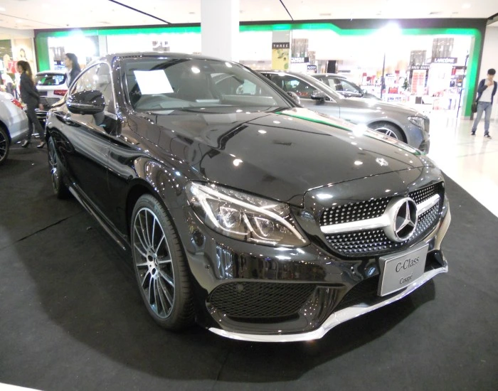 Mercedes C250 preta. Falando sobre o seguro mercedes c250.