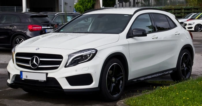 Mercedes-Benz GLA 200 na cor branca. Falando sobre o seguro mercedes gla 200.