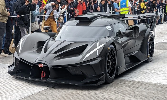 Bugatti Bolide na cor preta. Falando sobre o carro mais caro do mundo.