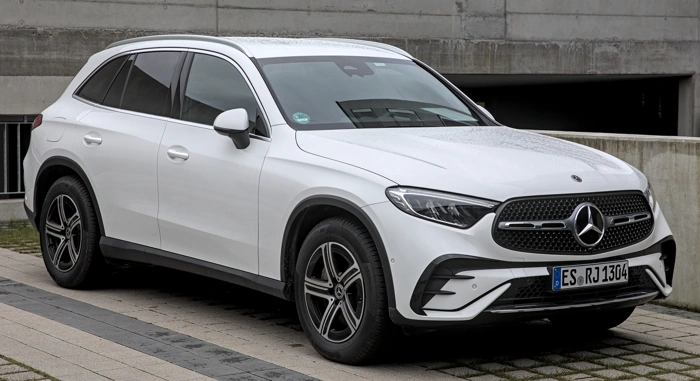 Mercedes GLC na cor branca. Falando sobre audi q5 vs bmw x3 vs mercedes glc.