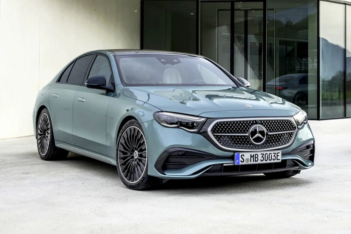 Veículo da Mercedes-Benz. Comparando audi vs bmw vs mercedes vs porsche.