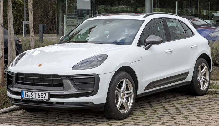 Porsche Macan na cor branca. Falando sobre os 10 melhores carros de luxo para comprar no brasil.