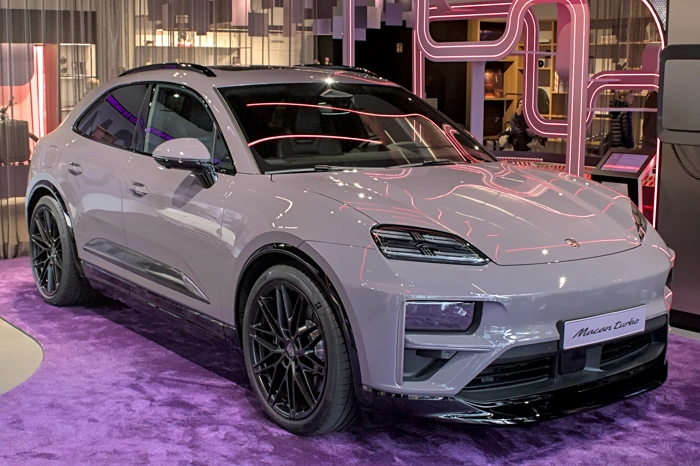 Porsche Macan na cor cinza. Falando sobre os carros de luxo mais roubados do Brasil.
