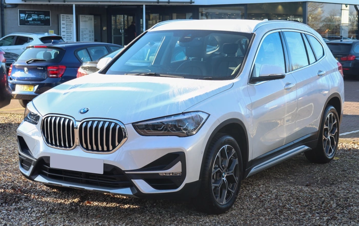BMW X1 branca. Falando sobre mercedes gla 200 vs bmw x1.