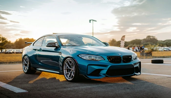 Carro premium ilustrando por que o seguro auto mais barato sai caro no sinistro