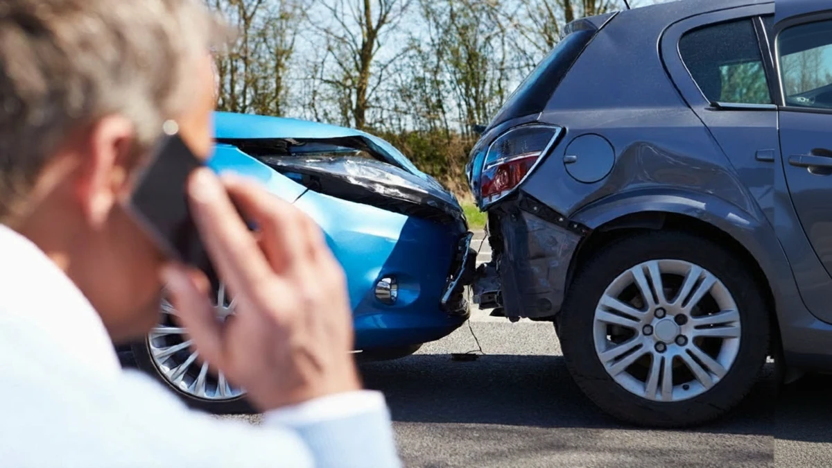 Acidente entre veículos mostrando por que o seguro auto mais barato sai caro no sinistro