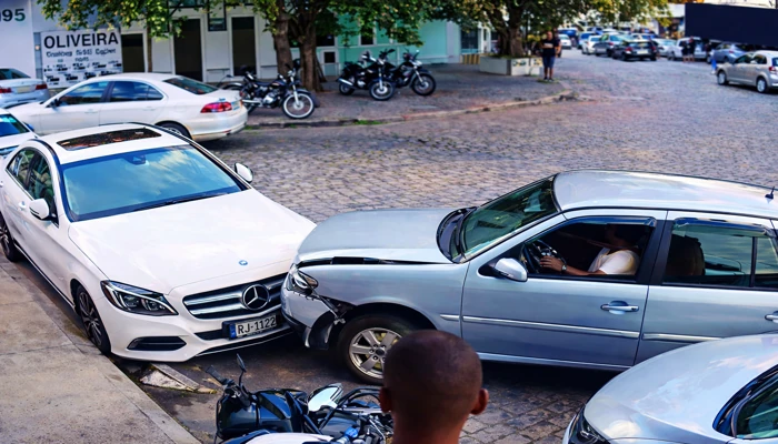 franquia do seguro auto em colisão leve entre carros na cidade