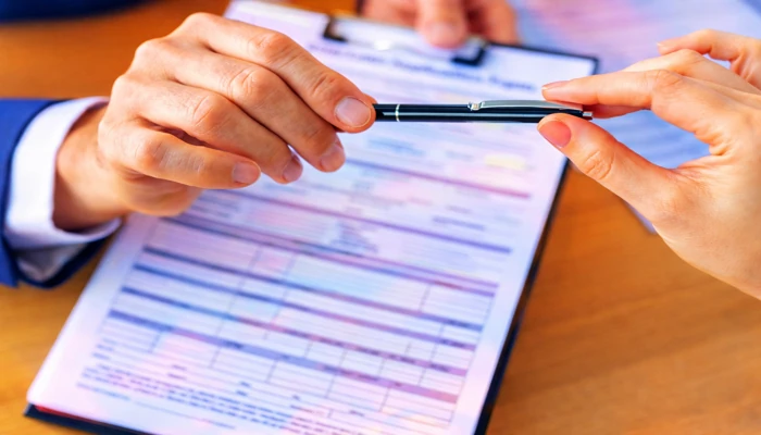 Assinatura de contrato de seguro representando risco de seguro mal contratado