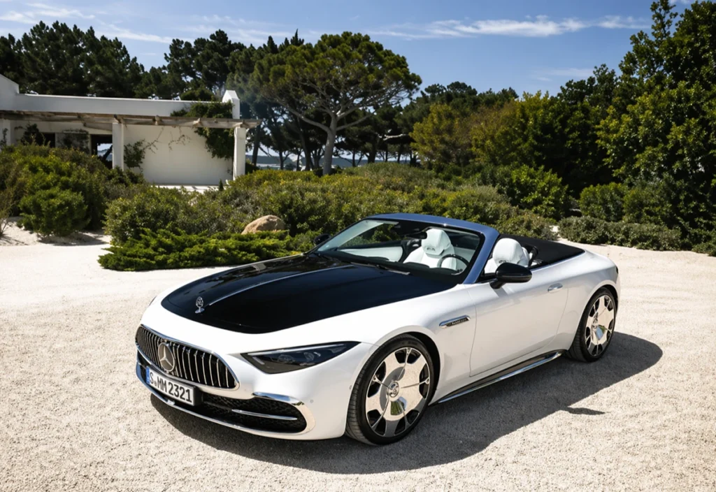 Qual o melhor seguro para carros de luxo em 2026 Mercedes conversível em área residencial