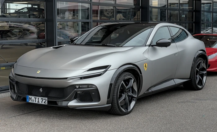 Qual o melhor seguro para carros de luxo em 2026 Ferrari esportiva estacionada