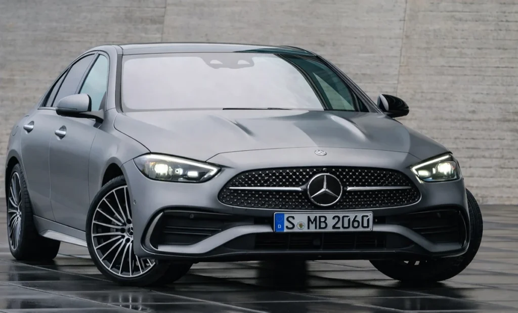 quanto custa o seguro de um carro de 200 mil em sedan premium de luxo