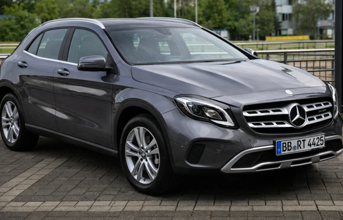 carro premium Mercedes SUV estacionado mostrando modelo com seguro caro