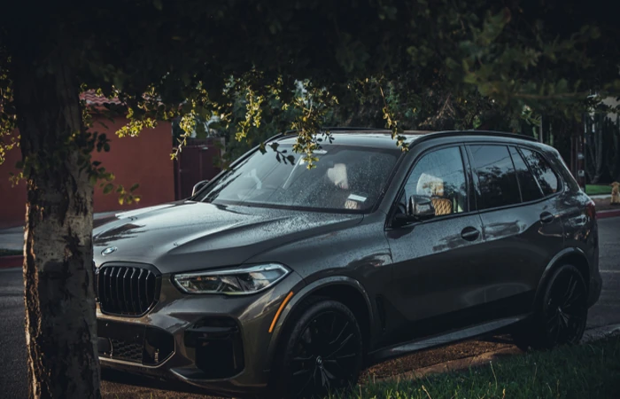 Garagem rua ou prédio muda o valor do seguro BMW estacionada na rua